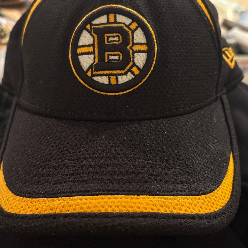 Boston Bruins New Era Hat flex fit small medium